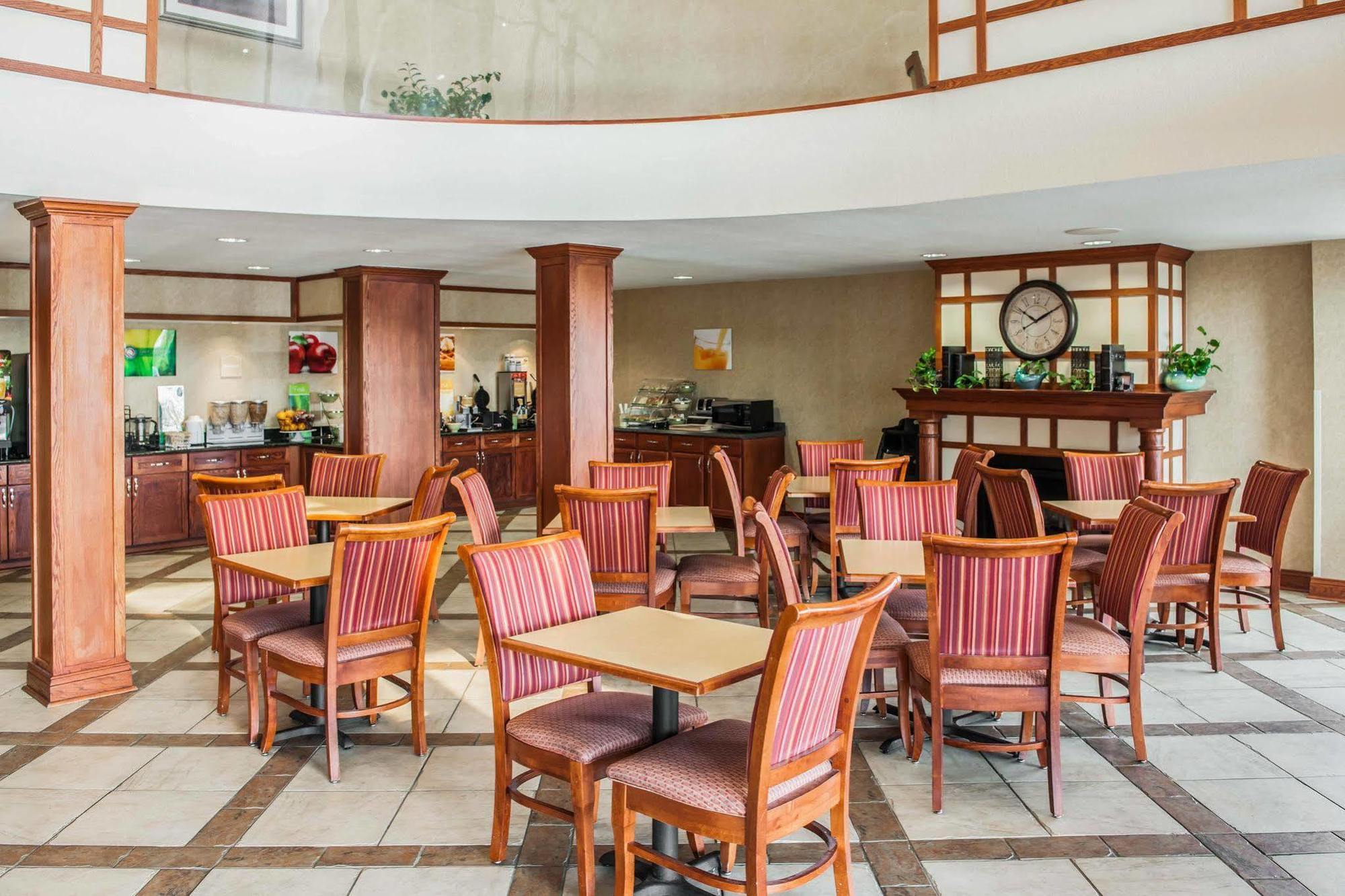 Quality Inn Castleton Exterior photo